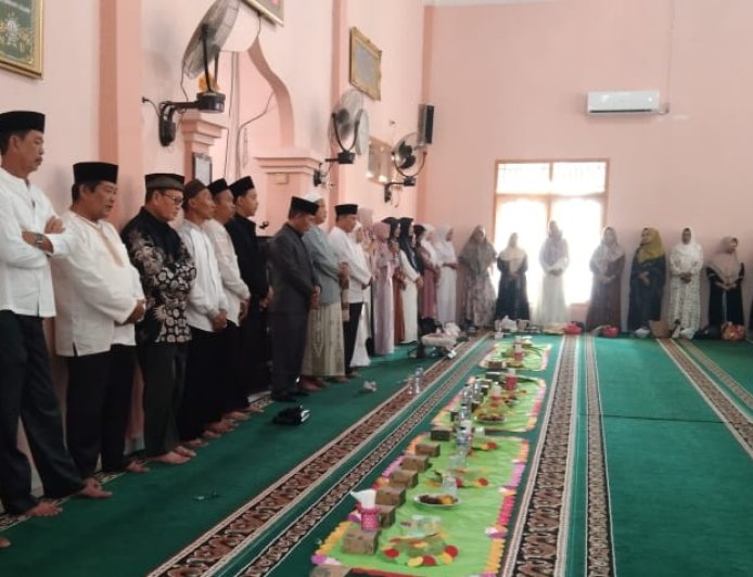 Perkuat Hubungan Antar Sesama, Majelis Taklim Riyadus Sholihin Desa Taman Baru Peringati Maulid Nabi
