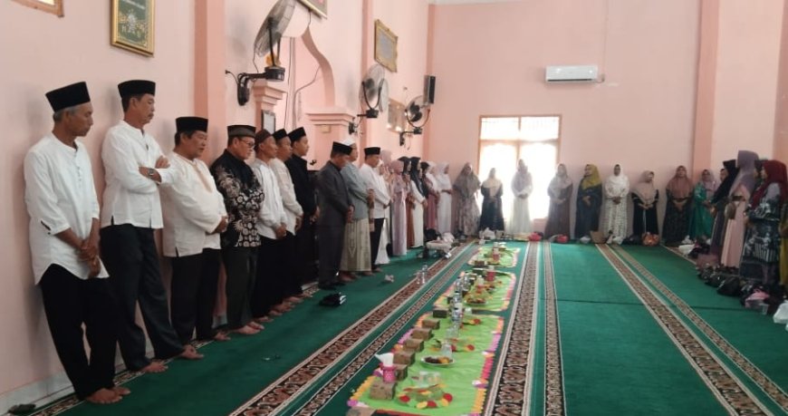 Perkuat Hubungan Antar Sesama, Majelis Taklim Riyadus Sholihin Desa Taman Baru Peringati Maulid Nabi