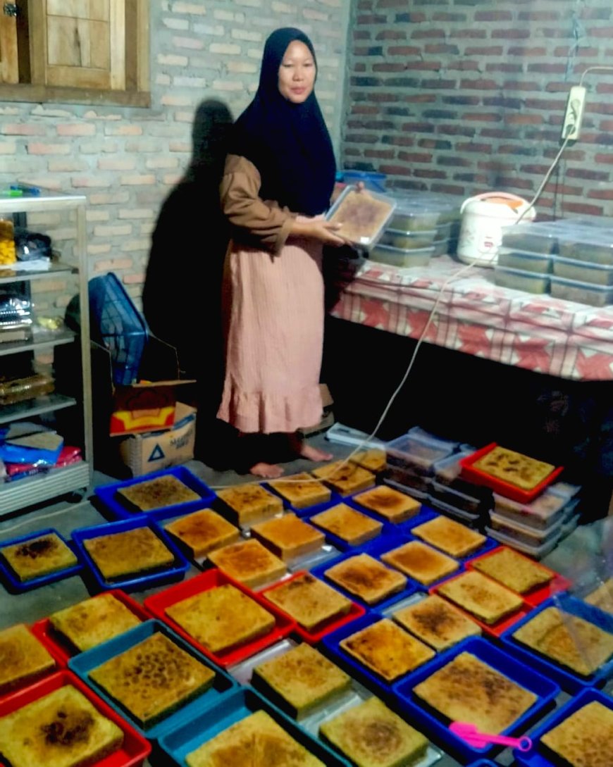 UMKM Buak Balak Bunda Herni di Desa Gedung Harta Banjir Orderan Menjelang Lebaran