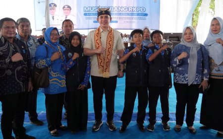 Aksi Heroik Tiga Siswa SMP di Forum MUSRENBANG, BUPATI EGI Langsung Kucurkan Tabungan Pendidikan