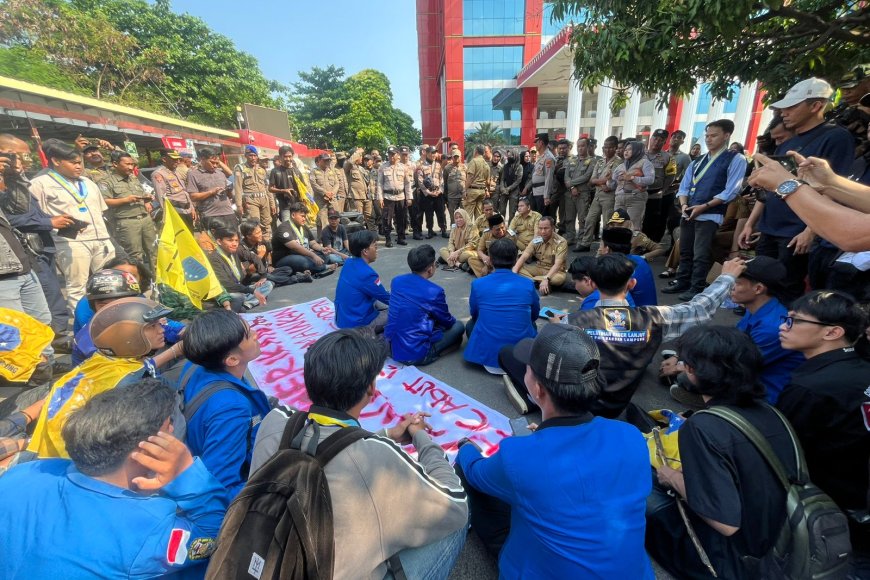 PMII Bandar Lampung Geruduk Kantor Wali Kota Pasca Tragedi Maut Wira Garden