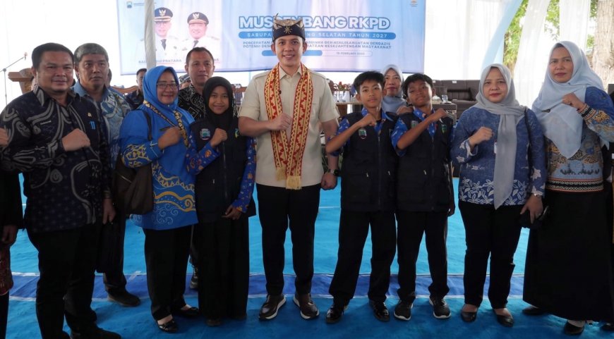 Aksi Heroik Tiga Siswa SMP di Forum MUSRENBANG, BUPATI EGI Langsung Kucurkan Tabungan Pendidikan