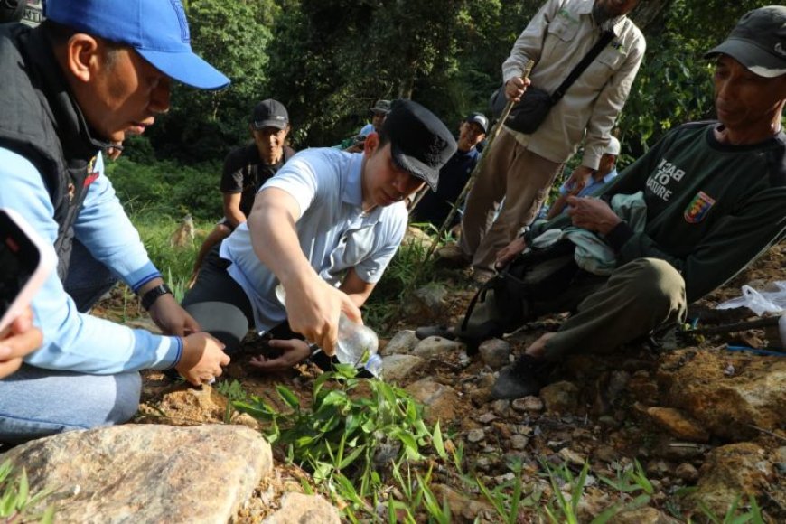 Bupati Egi Terjang Medan Ekstrem Gunung Rajabasa Demi Cegah Longsor Susulan