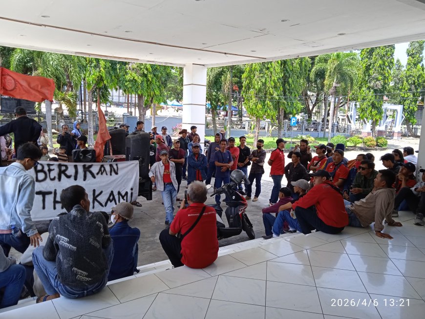 Lampung Selatan Membara, Ratusan Buruh PT San Xiong Steel Bakar Ban, Kecam Kelumpuhan Pemkab dan DPRD