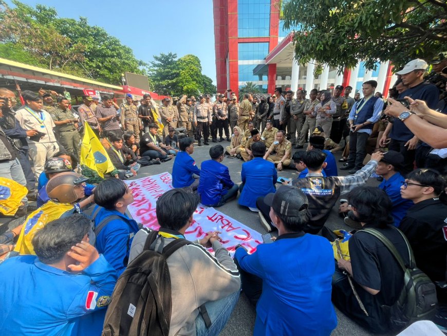 PMII Bandar Lampung Geruduk Kantor Wali Kota Pasca Tragedi Maut Wira Garden