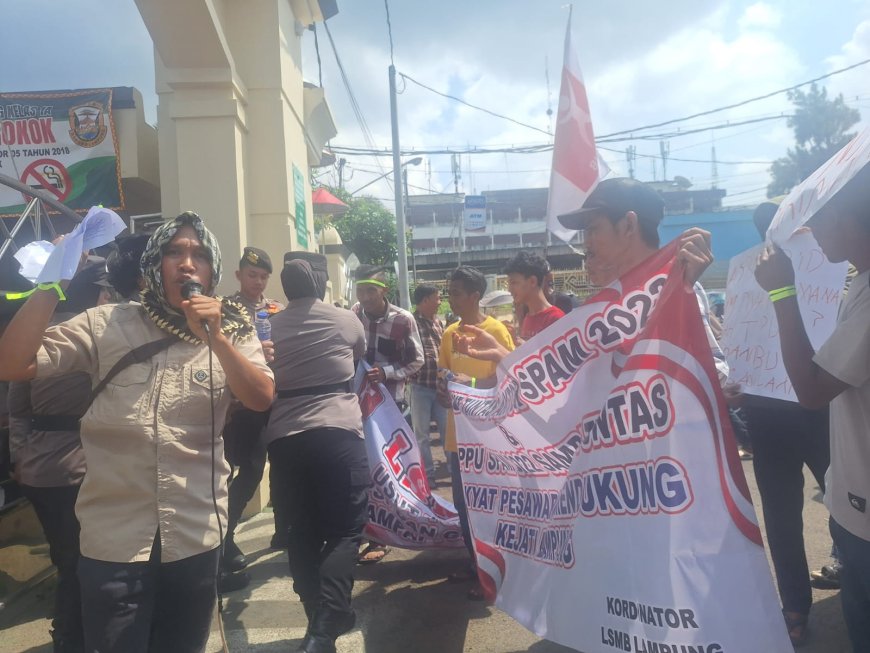 Demo LSMB Desak Bongkar Skandal TPPU Proyek SPAM Pesawaran, Nama Nanda Indira Terseret