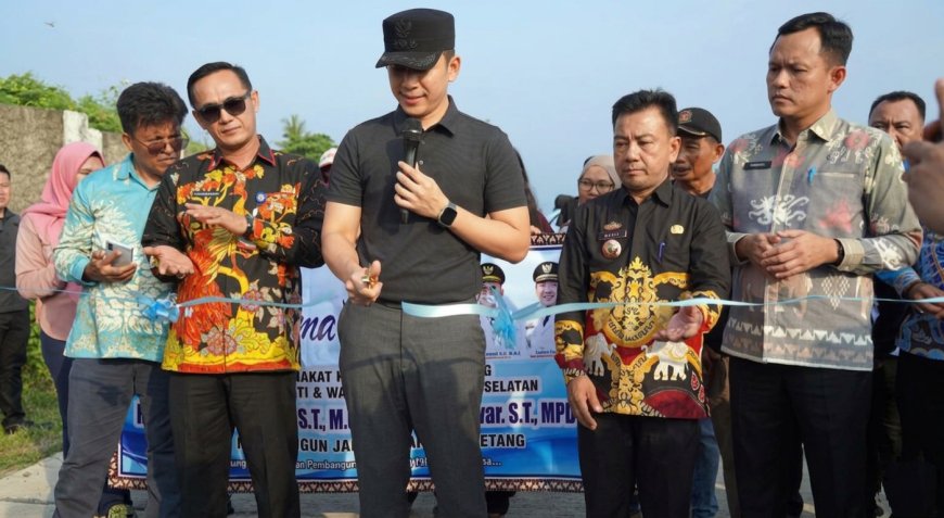 Bupati Egi Resmikan Jalan Lubuk Dalam-Way Urang, Penantian 28 Tahun Warga Kalianda Terbayar