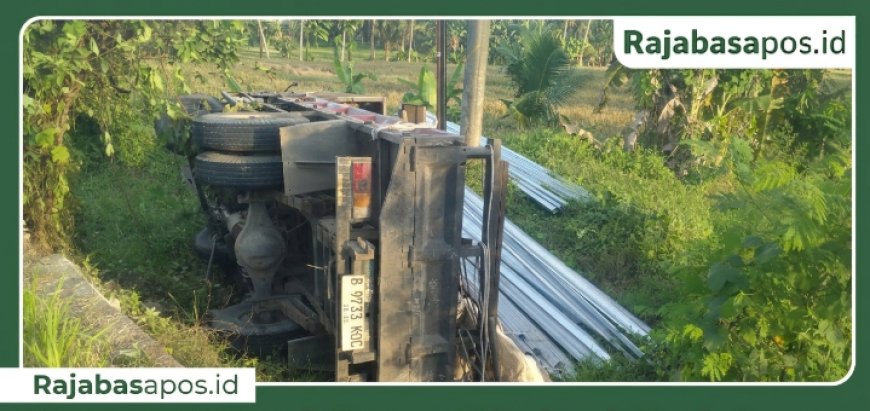Mantan Kepsek Tewas Ditabrak Truk Box Oleng di Jalinsum Lamsel