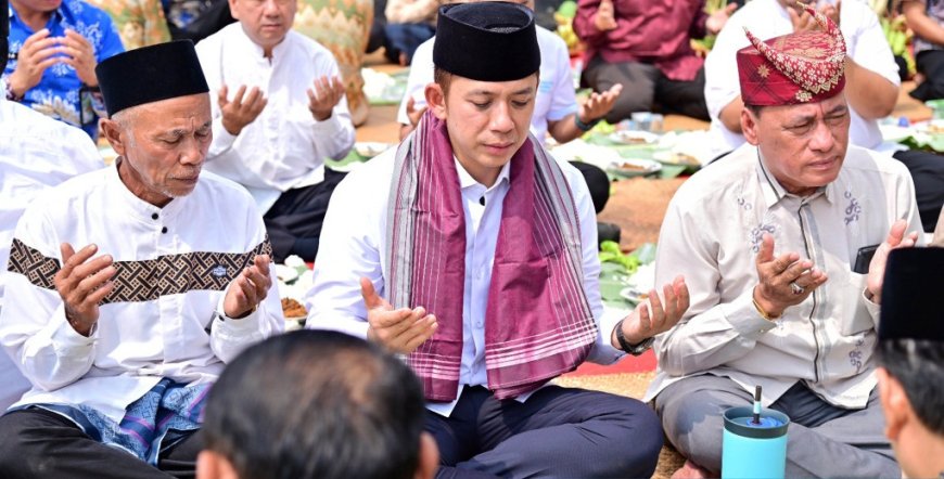Tradisi 2 Abad Sedekah Bumi Sumur Kumbang Digelar, Bupati Egi Komit Jaga Warisan Leluhur di Tengah Gempuran Zaman