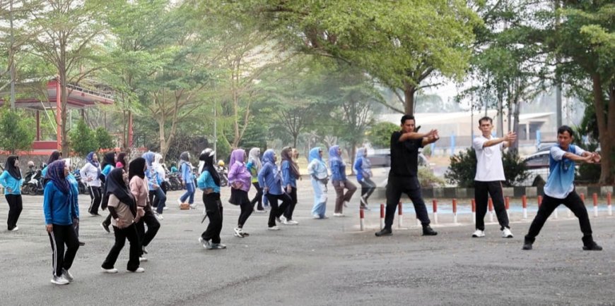 RIBUAN ASN PADATI GOR WAY HANDAK DEMI POLA HIDUP SEHAT & KUALITAS PELAYANAN PUBLIK