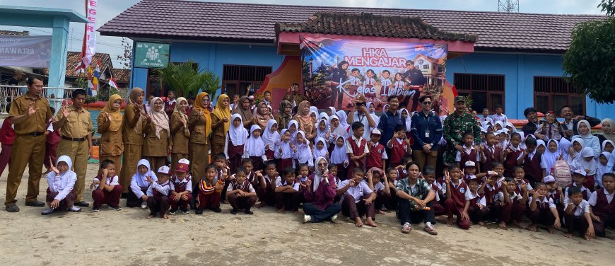 Beragam Profesi Keren Sambangi SDN 4 Tajimalela, Bakar Semangat 'Kelas Impian' Anak-Anak Lamsel