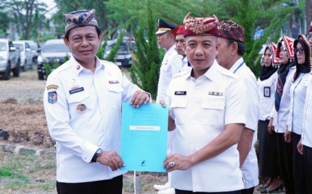 152 PEJABAT LAMSEL DILANTIK DI TENGAH KERAMAIAN WARGA