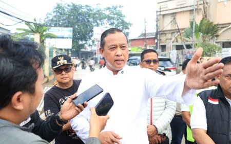 Bekasi Dikepung Abu Vulkanik Krakatau, Wali Kota Tri Adhianto Terjun Langsung, Ultimasi Warga Batasi Aktivitas Luar Ruangan