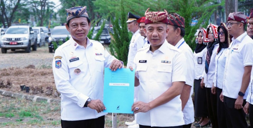 152 PEJABAT LAMSEL DILANTIK DI TENGAH KERAMAIAN WARGA